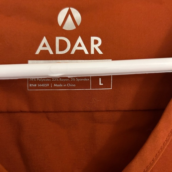 Burnt orange/auburn Adar Scrub Top Large - Picture 2 of 2